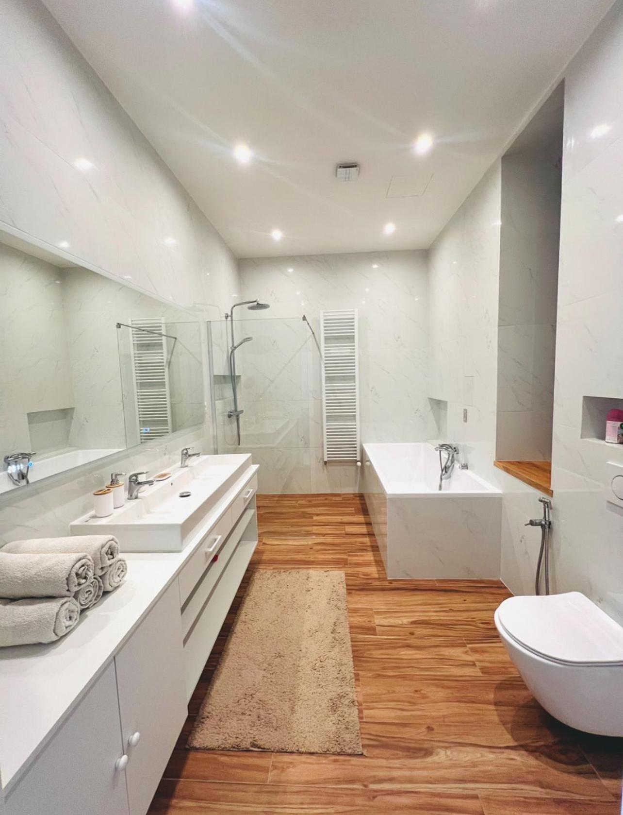 Wenceslas Square Apartment 150 M2 Πράγα Εξωτερικό φωτογραφία